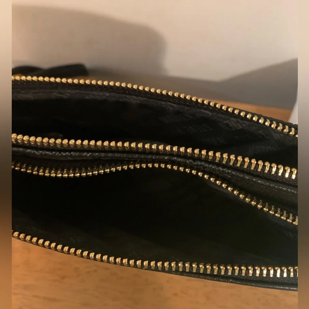 STEVE MADDEN Women Black Wristlet Double Zip Embossed Logo Wallet MO1925…
